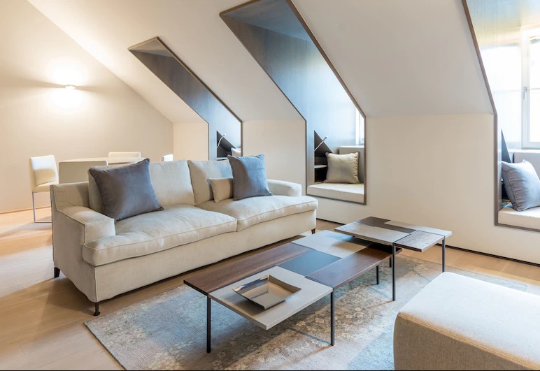 sofa-windows-tables