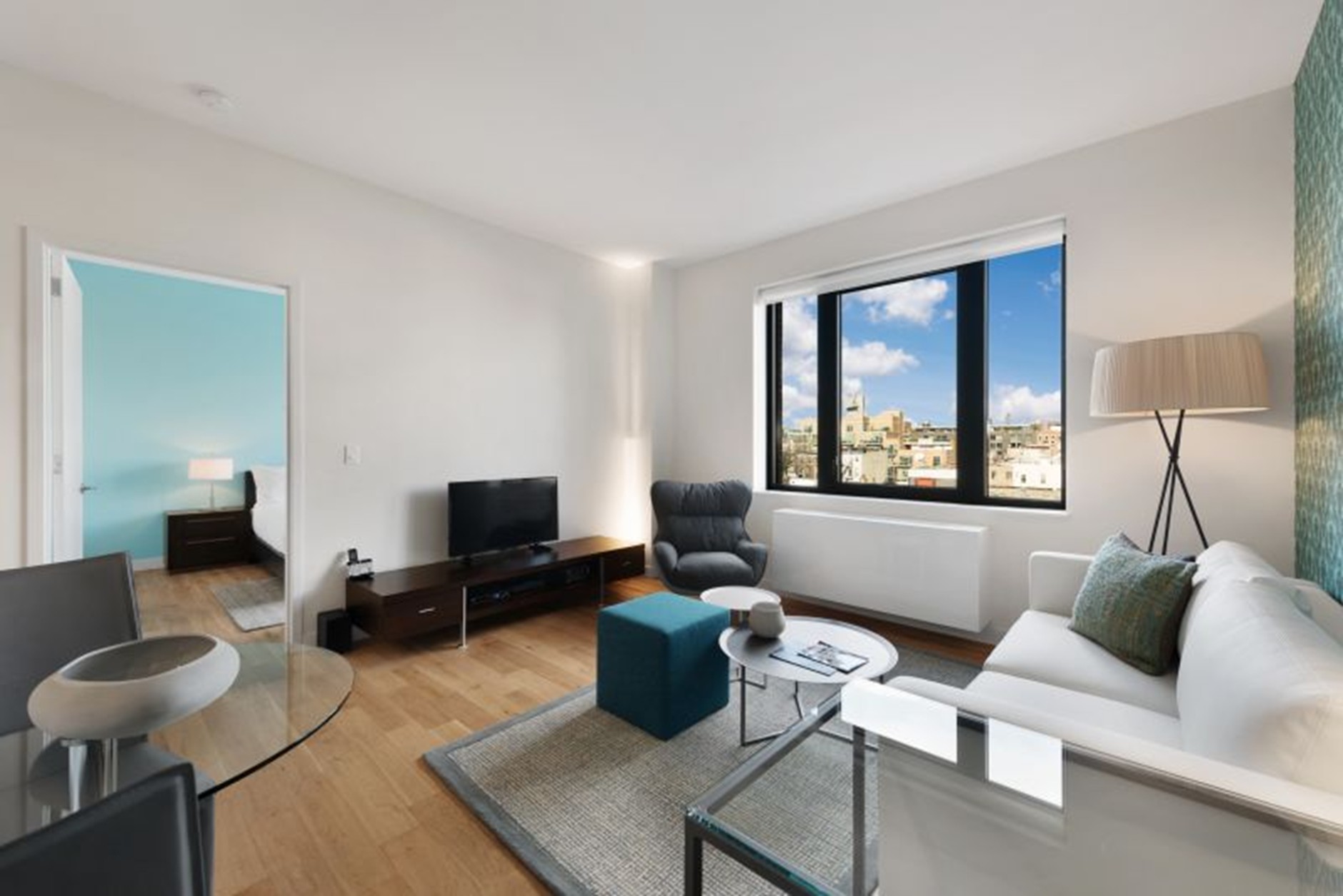 New York serviced apartment - bright, clean modern living room