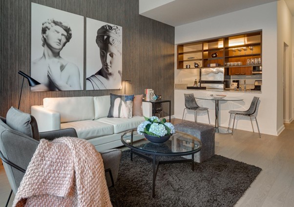 Warm lighting, decorative art work and a comfy living area in New York apartment
