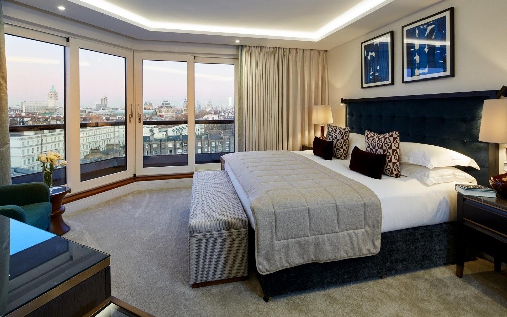 Serviced apartment bedroom overlooking London city