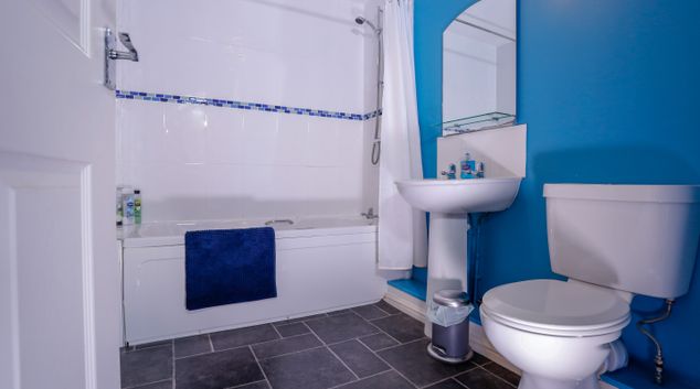 Toilet at Sherlock Holmes Apartments