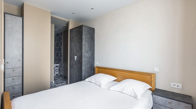 Bed at Senior 08, Chaillot, Paris