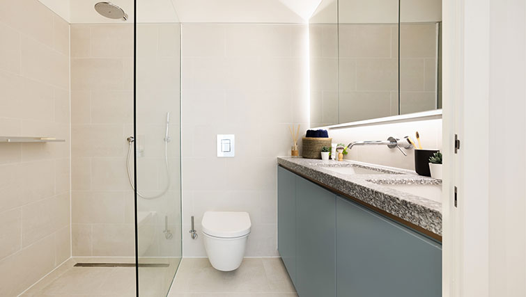 Shower at Verso, Southwark, London