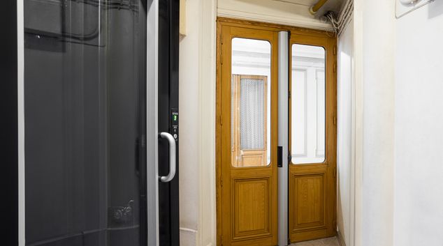 Front Door - Corporate 61, 17th Arr, Paris