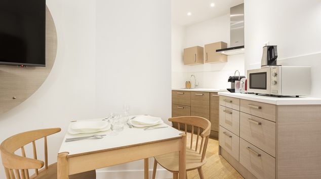 Dining Table - Corporate 61, 17th Arr, Paris