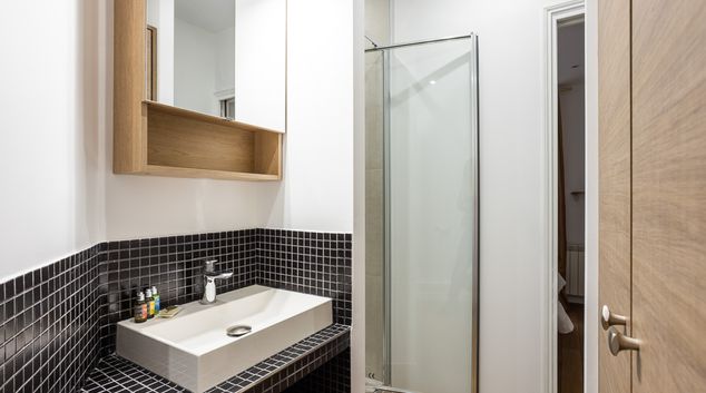 Bathroom - Corporate 61, 17th Arr, Paris