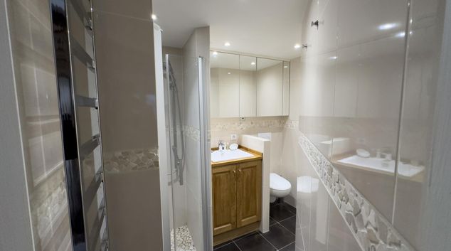 Shower at Rue de Sèvres 89, 6th Arr, Paris