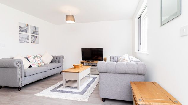 TV at Azure Close, Overslade, Rugby