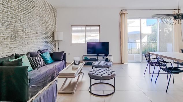 Living room at Hovevei Tsiyon Magnolia, Hakirya, Tel Aviv