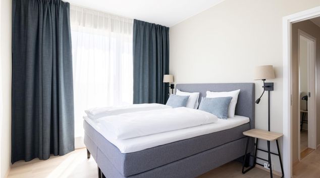 Bright bedroom at Stay North Paradis, Kvalaberg, Stavanger