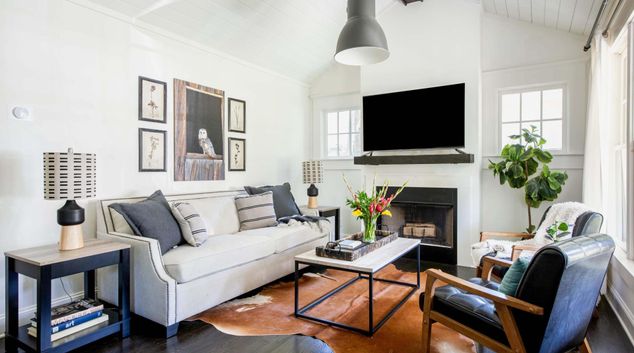 Living room at 352 Sinclair Ave. NE, Little Five Points, Atlanta