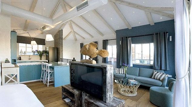 Living area at Shabazi Rooftop Apartment
